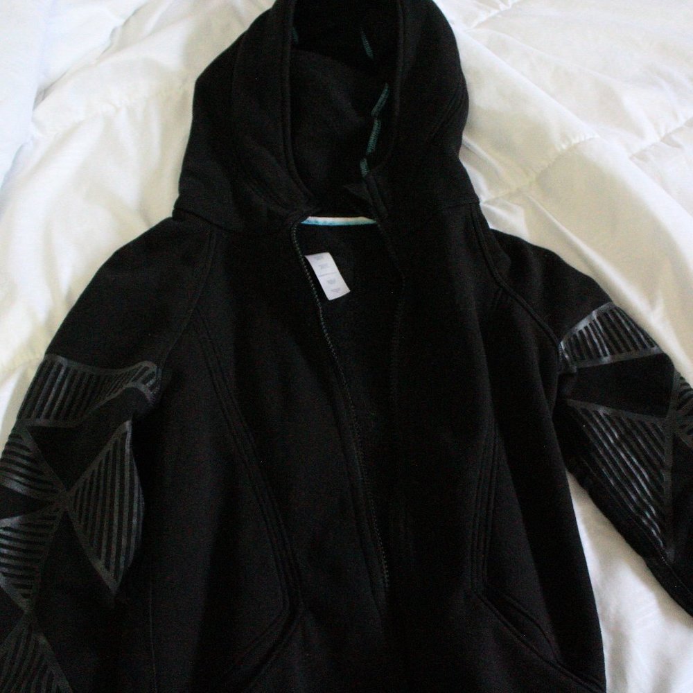 black ivivva sweater